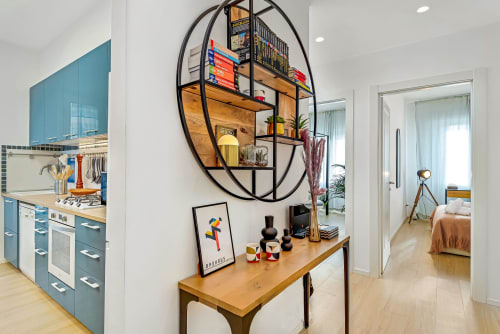 Esclusivo appartamento Bauhaus a Pisa con cucina blu, ripiani in legno e vista sulla città - SleepWithMe Luxury B&B