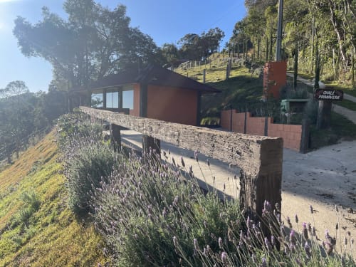Villa moderna no Paraíso nas Montanhas em Campos do Jordão com vista para as montanhas, jardim de lavanda e eucaliptos