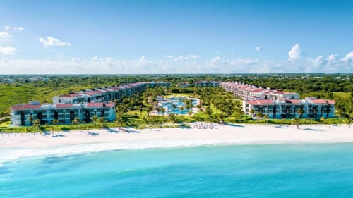 Resort frente al mar Mareazul en Playa del Carmen con aguas turquesas, playa de arena blanca y jardines tropicales