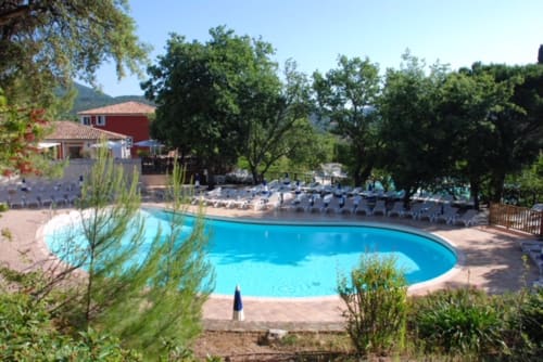 Piscine chauffée de La Calade, dans le Parc des Restanques