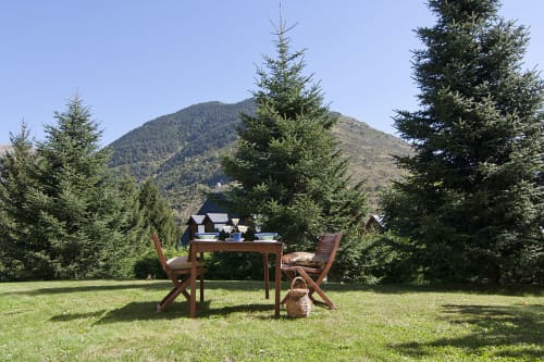 jardín, mesa en el jardín