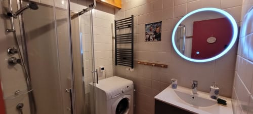 La 2ème salle de douche et son lave linge