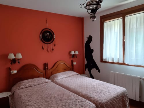 habitación cama separada en el baztán