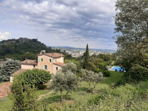 Villa Le Mas de Trépeloup à Alès avec piscine, oliviers et vue sur la ville