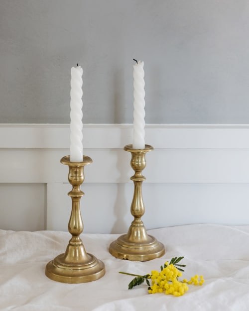 Bougeoirs en laiton pour une décoration vintage chic