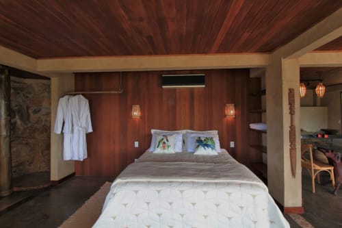 Cama queen, super confortável, ar-condicionado, roupas de excelente qualidade.