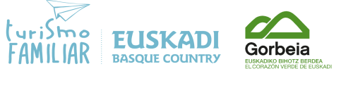Logos de Turismo Familiar, Euskadi País Vasco y Gorbeia del hotel Casa Lafuente en Lukiano, Araba