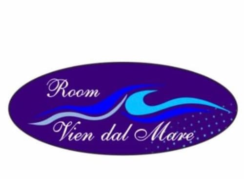 Logo Vien dal Mare per la struttura B&B Bari Vacation a Bari, Italia con design onda marina