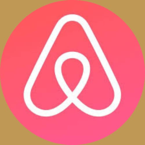 Logo Airbnb in cerchio rosa corallo per il bed and breakfast CasaRosada a Vidracco, Italia