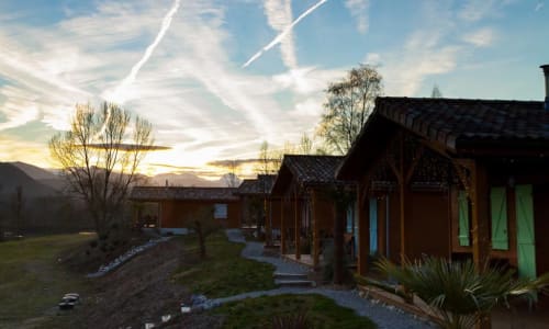 Pyrénées, hôtel, chalets, bois, nature, lac, verdure, couché de soleil