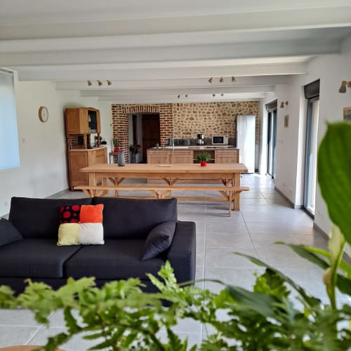 Das große Wohnzimmer im La Petite Moussette, um gemeinsam Urlaub zu machen, ohne sich gegenseitig auf die Pelle zu rücken.