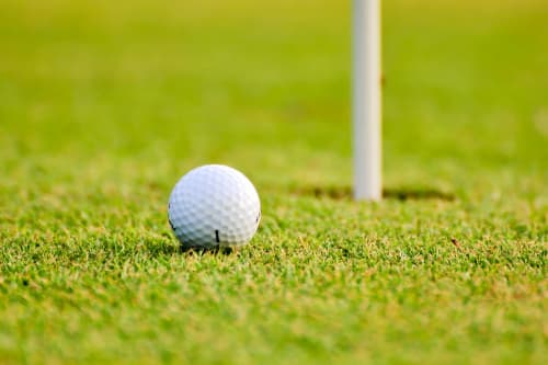 Balle de golf sur le golf de Montréjeau