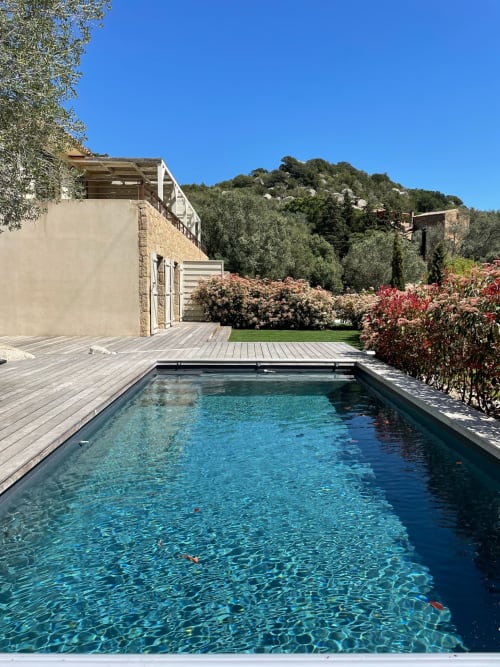 Espace détente au bord de la piscine, Porto-Vecchio