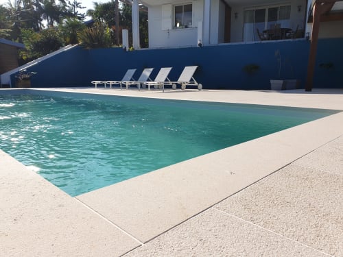 piscine, transat, maison propriétaire, ile de la réunion, les coeurs d'amants