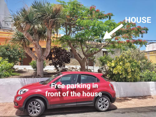 Free parking at Casa en La Ladera