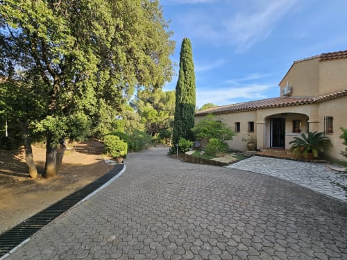 Villa Sigahi entrance with cypress tree, paved driveway and Mediterranean-style house in La Croix Valmer