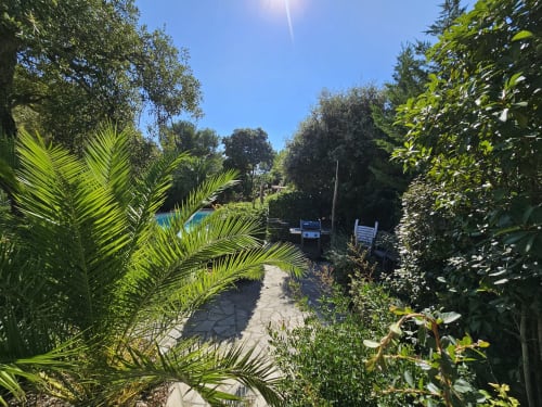 Lush garden pathway leading to pool at Villa Sigahi, La Croix Valmer