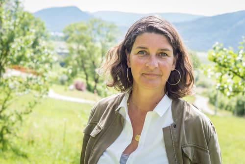 Karine, votre hôte pour vous accueillir, la maison d'Agathe et sophie