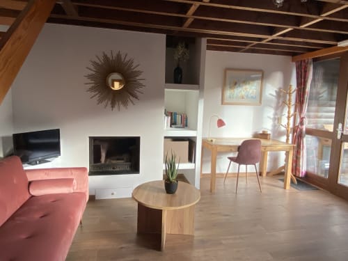 Lumière naturelle et ambiance zen dans le chalet.