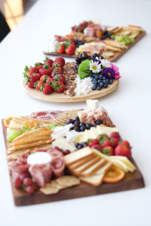 Assiettes charcuterie fromages et fruits de saison - Nuits d'Audace