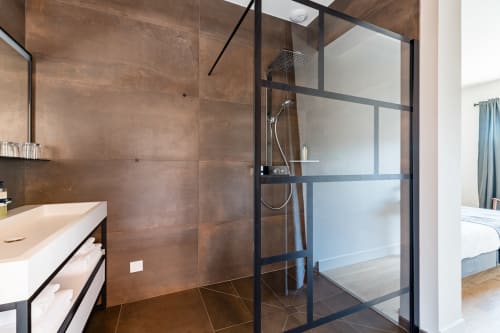 grande douche italienne industrielle, chambre métal, maison de pagneux, chambres d'hôtes en Beaujolais des Pierres dorées 