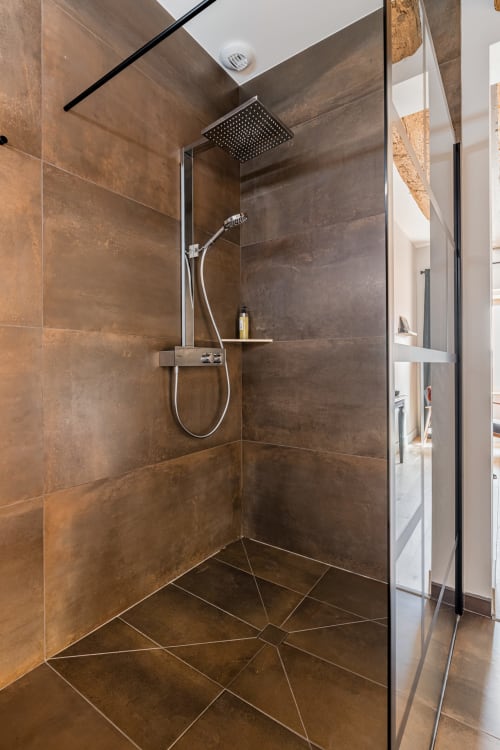 grande douche italienne industrielle chambre métal, maison de pagneux, chambres d'hôtes en Beaujolais des Pierres dorées 