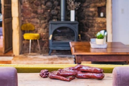 Salon cheminée du Domaine du Got, gîte cozy et familial en Dordogne périgord noir.