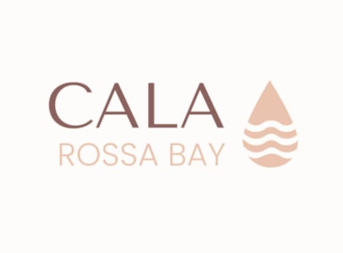 Logo Baie CALA Rossa avec design montagne et vague, marque hôtel de luxe Lecci