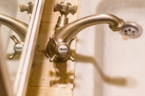 Les salles de bains du Domaine du Got, Maison design dans la campagne française.