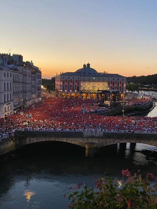 Fetes de Bayonne, ouverture des fetes pont Mayou, Bayonne Pays Basque. Féria