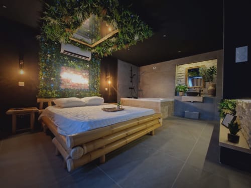 Aventure Tropicale à Saint-Jean-Bonnefonds : Chambre Jungle**
   Lancez-vous dans une aventure tropicale dans notre chambre Jungle, située à Saint-Jean-Bonnefonds, à quelques minutes de Saint-Étienne dans la Loire. Plongez dans une ambiance exotique et immersive avec une décoration luxuriante inspirée de la jungle. Détendez-vous dans notre jacuzzi en écoutant les sons de la nature, puis profitez d'une soirée détente devant notre écran de 189 cm avec Netflix, pour une escapade hors du commun.