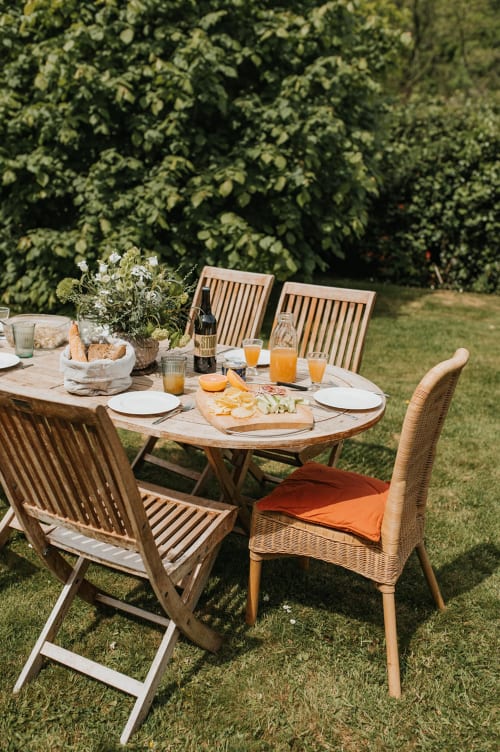 LE MOULIN, Un jardin clos pour des repas en famille