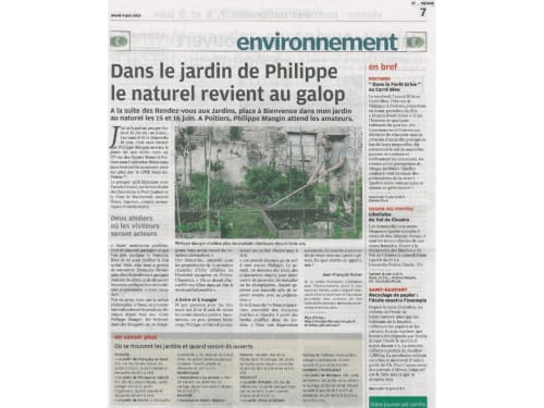Article de presse sur le jardin naturel de Philippe Margin à Poitiers avec verdure luxuriante et sentiers forestiers