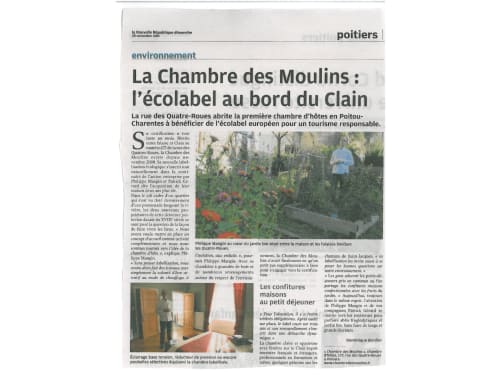Chambre des Moulins, gîte écolabellisé à Poitiers avec vue sur jardin et décoration traditionnelle