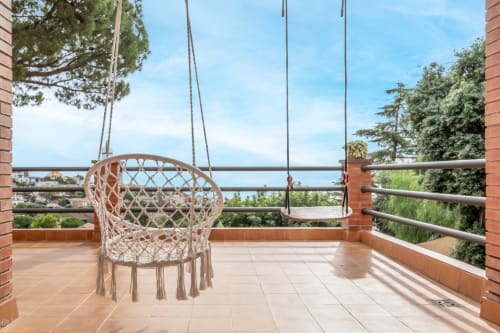 terrasse avec vue mer méditerranée, balançoire