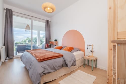 chambre double lit queen size avec vue mer, rangements, accès jardin piscine