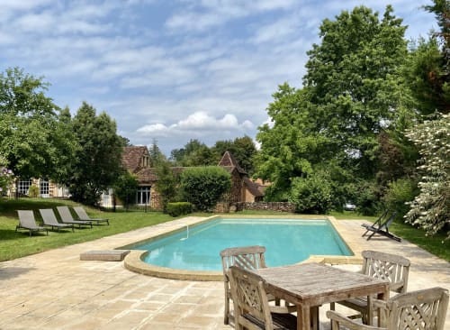 Piscine et jardin de campagne au Got, à mazeyrolles.