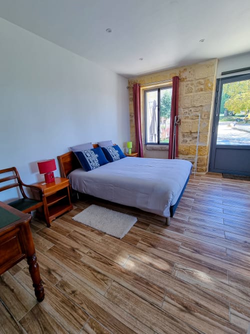 Chambres accessible PMR, dans les dépendances du Château Erigoye 