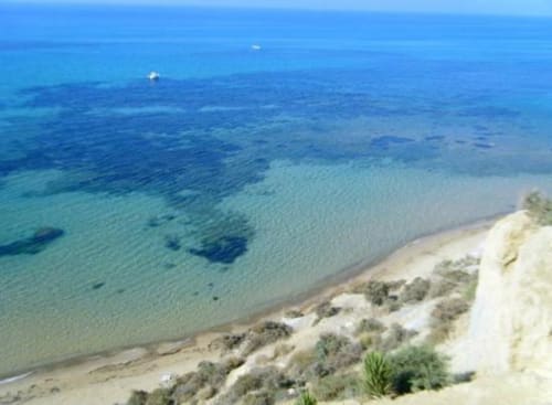 Scogliere costiere di Stella Marina e mare turchese a Porto Empedocle, Agrigento