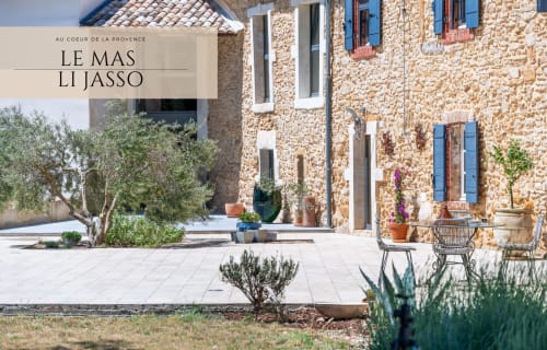 mas entièrement rénové- à l'intercession de 4 départements Gard, Ardèche, drome bouche du Rhône -très bel emplacement