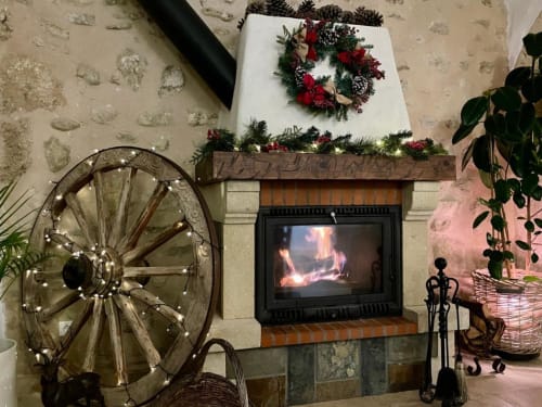 Fireplace at dinning area