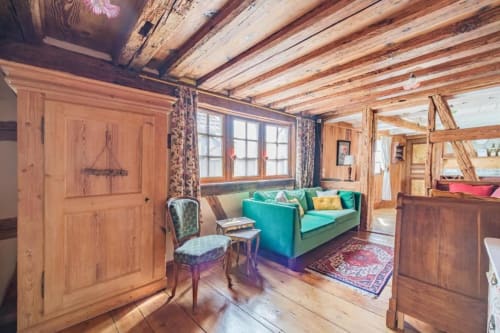 Salon chaleureux du gîte Chez Jade à Eguisheim, village médiéval classé parmi les plus beaux de France