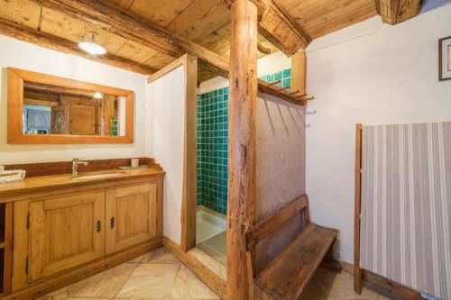 Salle de bains du gîte Chez Ambre à Eguisheim, village médiéval classé parmi les plus beaux de France