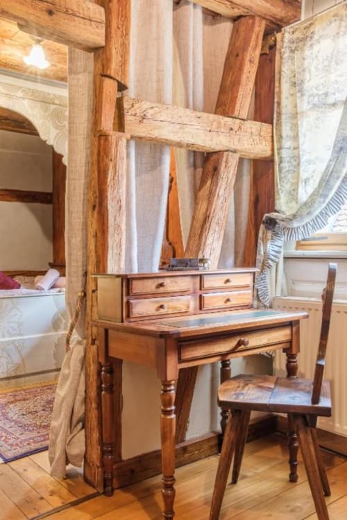 Salon chaleureux du gîte Chez Ambre à Eguisheim, village médiéval classé parmi les plus beaux de France