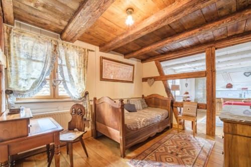Salon chaleureux du gîte Chez Ambre à Eguisheim, village médiéval classé parmi les plus beaux de France