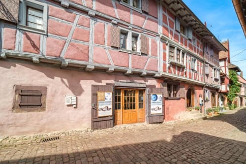 Maison alsacienne traditionnelle abritant les gîtes Chez Jade et Chez Ambre à Eguisheim