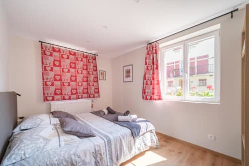 Chambre cosy du gîte Le Caveau de Sigo à Kaysersberg Vignoble, décor alsacien authentique