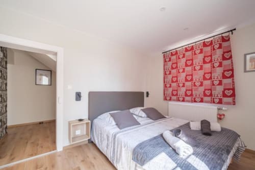 Chambre cosy du gîte Le Caveau de Sigo à Kaysersberg Vignoble, décor alsacien authentique