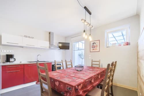 Cuisine équipée du gîte Au Vigneron de Sigo à Kaysersberg Vignoble, décor alsacien authentique
