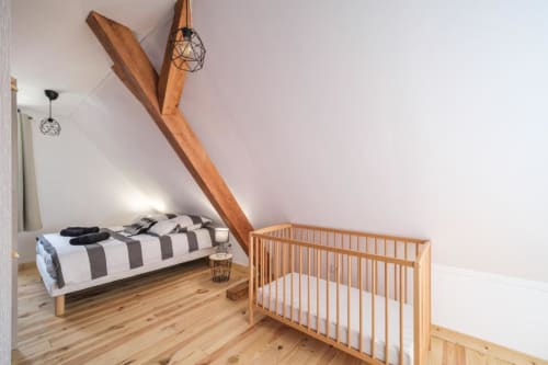 Chambre cosy du gîte Le Coteau de Sigo à Kaysersberg Vignoble, décor alsacien authentique